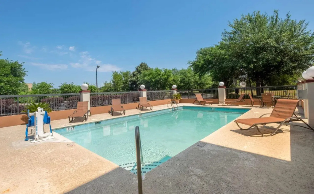 Red Roof Inn & Suites Savannah Gateway
