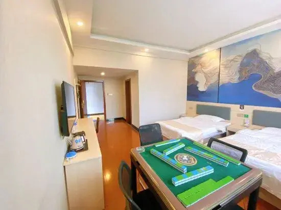 Ruixin Express Hotel (Taiyuan Railway Station Clothing City)