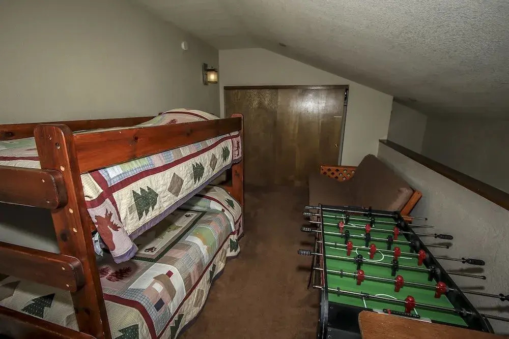 Snow Summit Getaway - 3 Br home by RedAwning