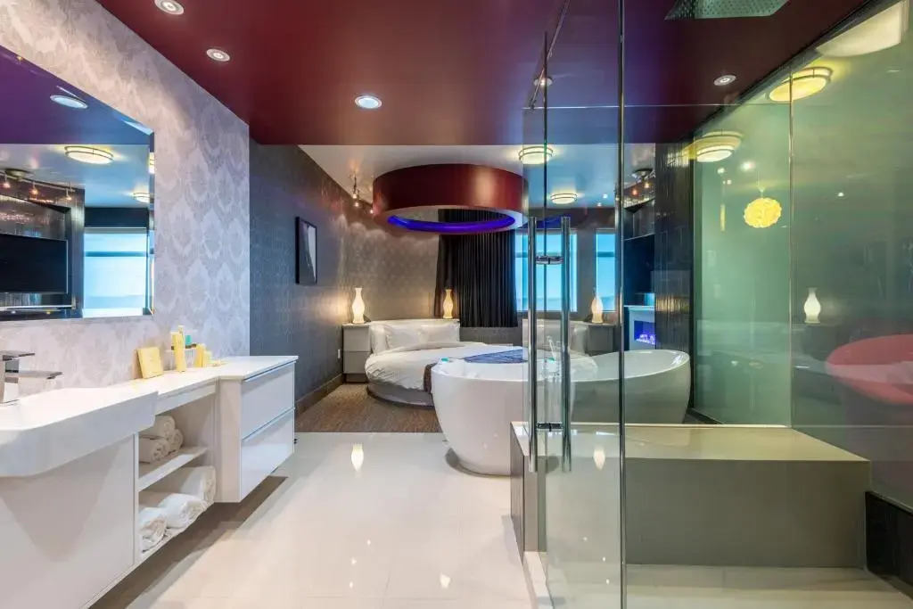 Applause Hotel by CLIQUE