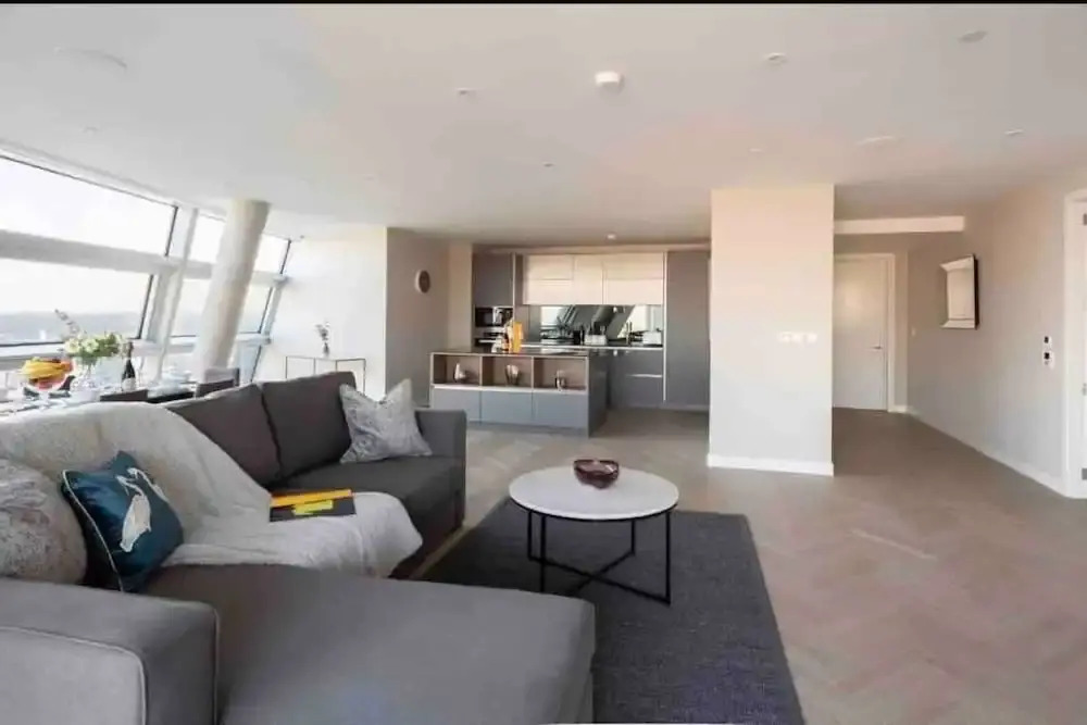 36th Floor Semi Penthouse