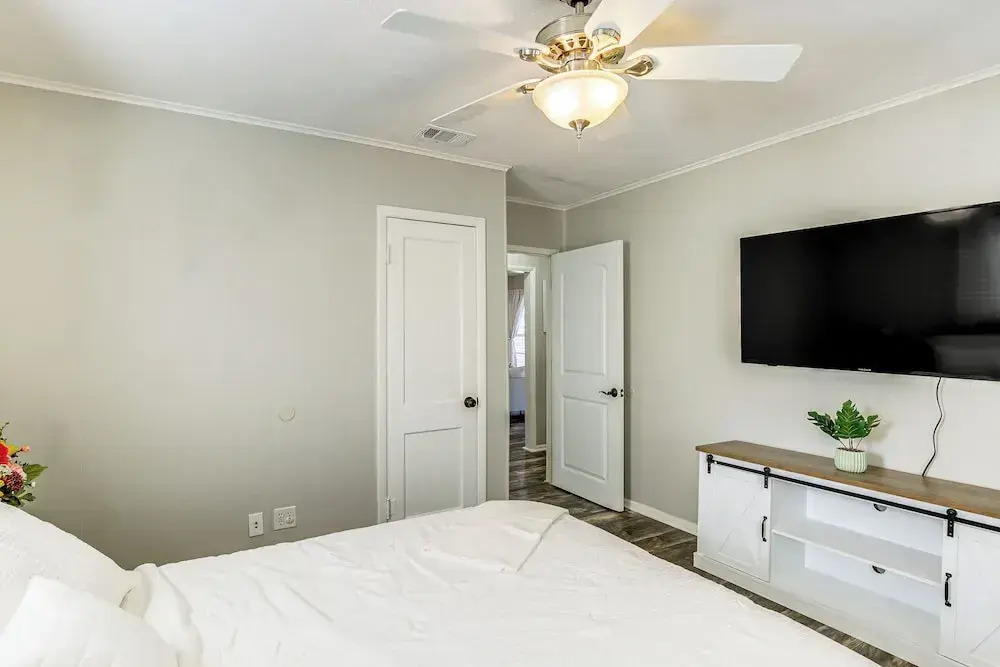 Hike, Fish & Golf: Home w/ Patio in Greenville