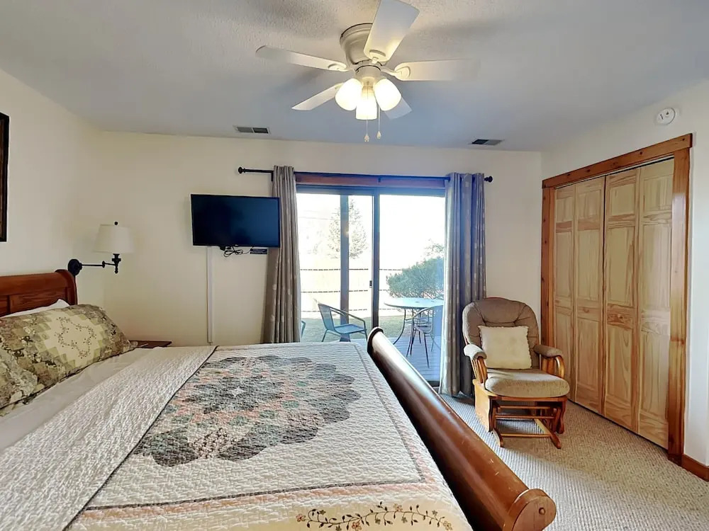 Sunplace 02 by Taylor Made Deep Creek