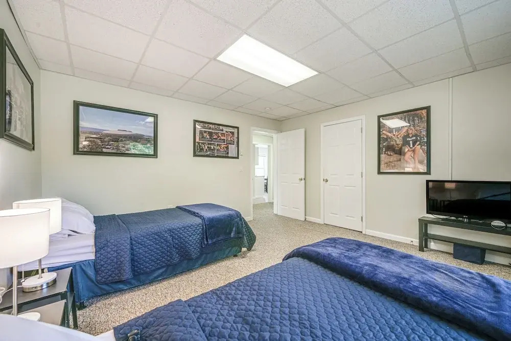 State College Apartment: Walk to Beaver Stadium