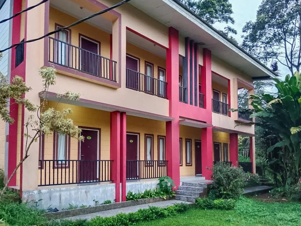 Kampung Resort Pertiwi RedPartner