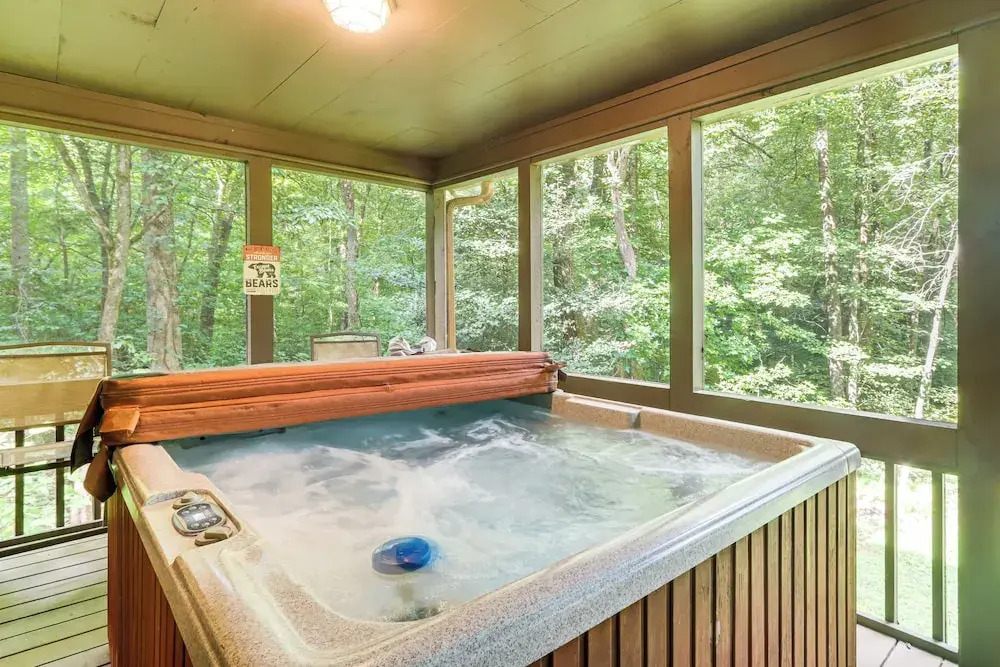 Creek Front Cabin w/ Hot Tub+fire Pit