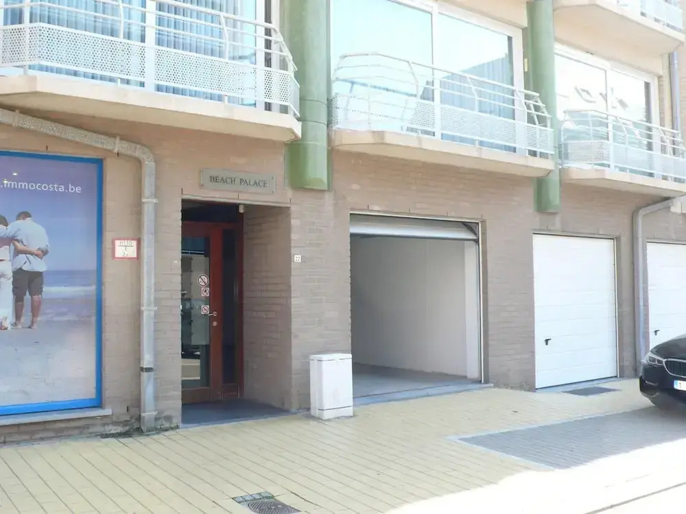Apartment Near Zeedijk With Sea View