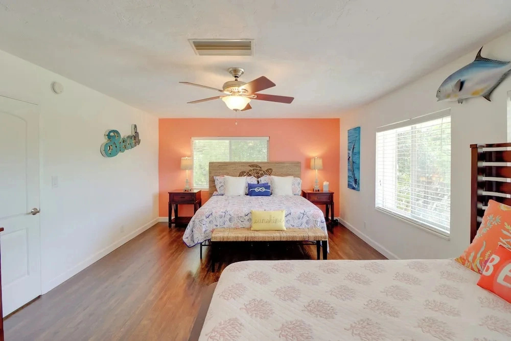 Walk to Beach: Waterfront Home in Marathon
