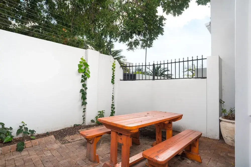Courtyard on Higgo 6