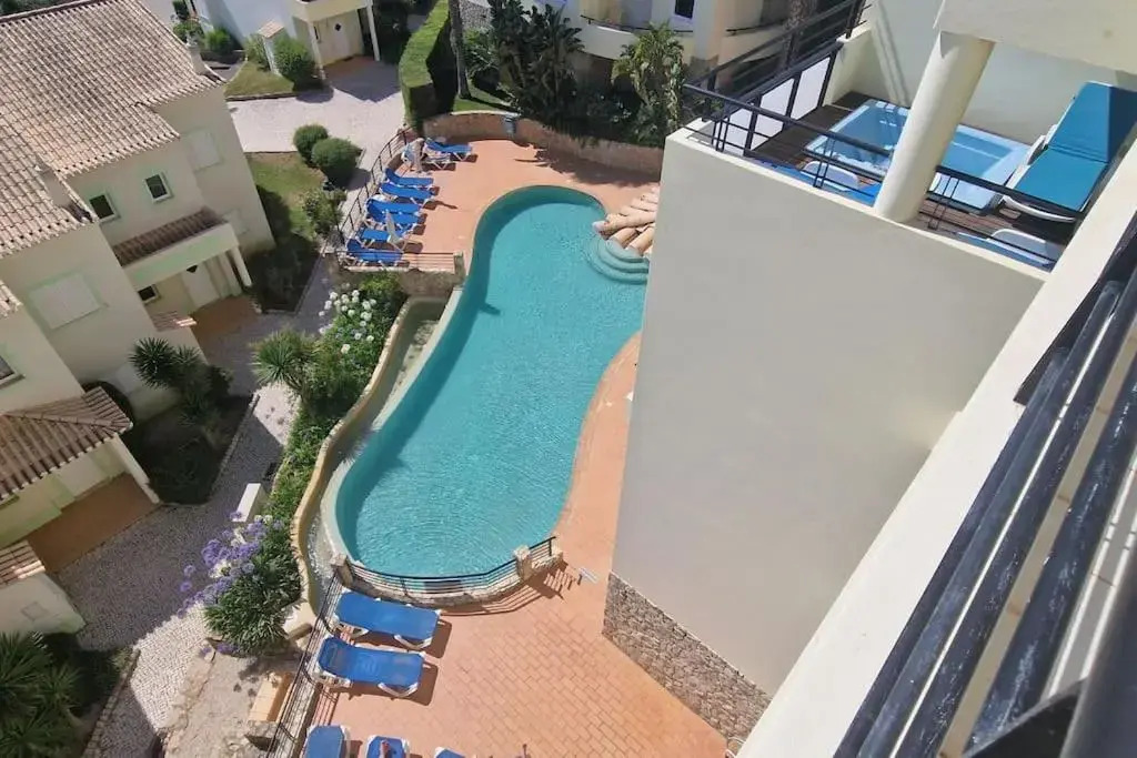 Spacious 3 bedroom apartment with seaview