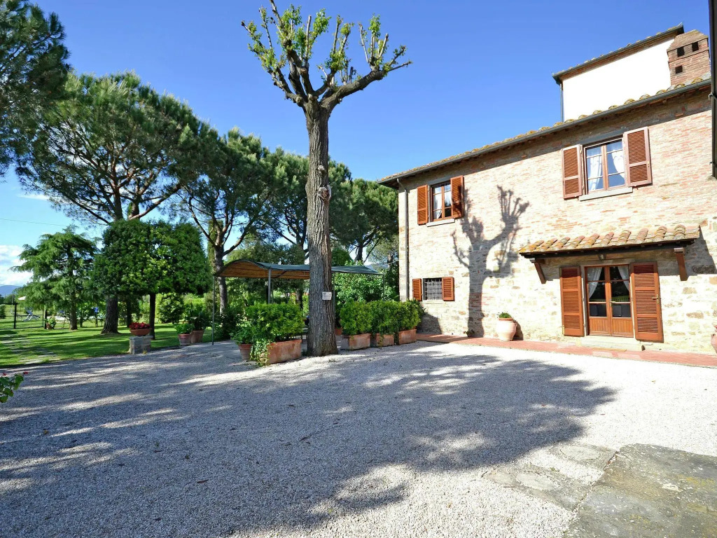 Villa in Cortona With Pool & Countryside Views