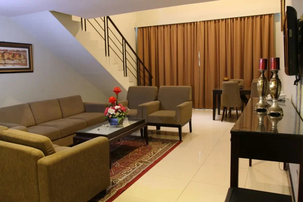 Grand Paragon Hotel