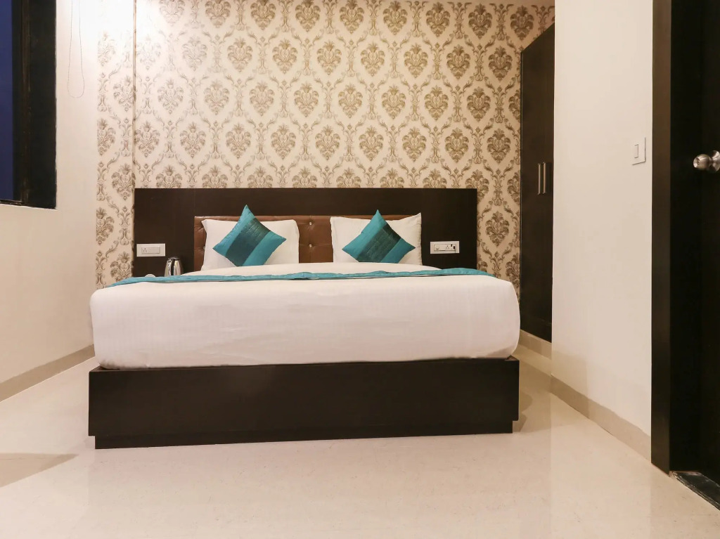 OYO Townhouse 516 Hotel N Suites