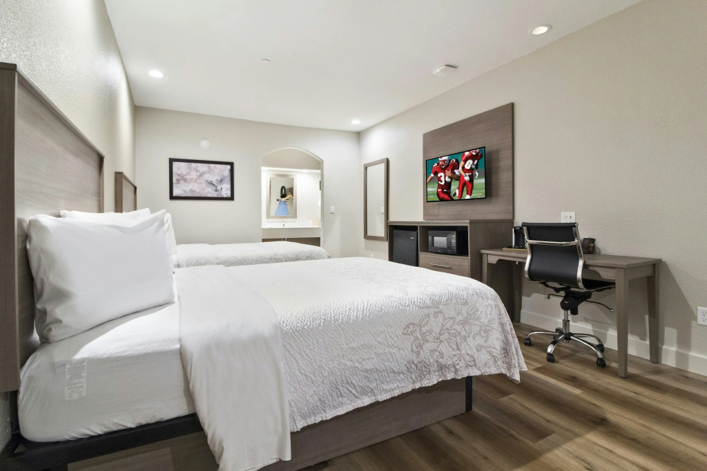 Red Roof Inn PLUS + Galveston - Beachfront
