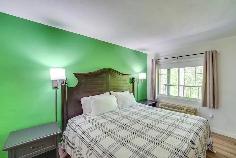 Cozy Couples Getaway! 1 Mi to Dtwn Eureka Springs