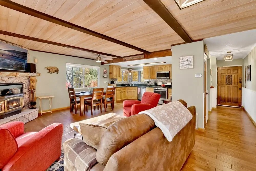 2224-alpine Country Villa 3 Bedroom Home by RedAwning