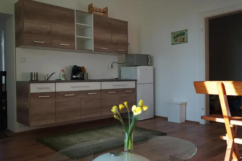 Arnie Apartman