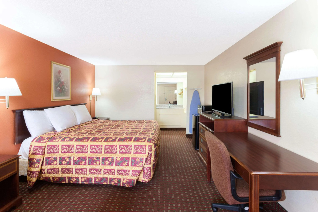 Knights Inn - Tucker