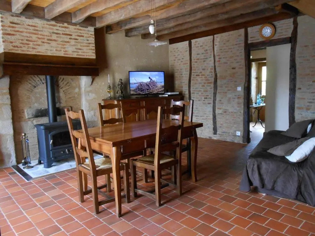 Maison de Caractère Rénovée avec Jardin, Terrasse, et Proche du Château Guillaume - FR-1-591-131