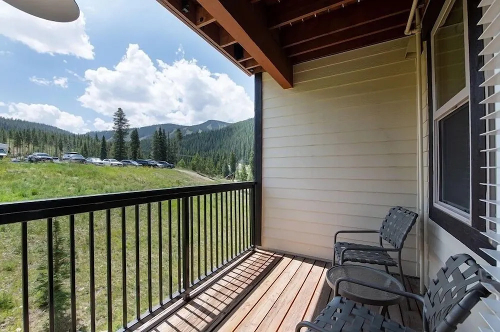 Contemporary Ski Condo with Continental Divide View- Fraser Crossing/Founders Pointe Premium-Rated 4470