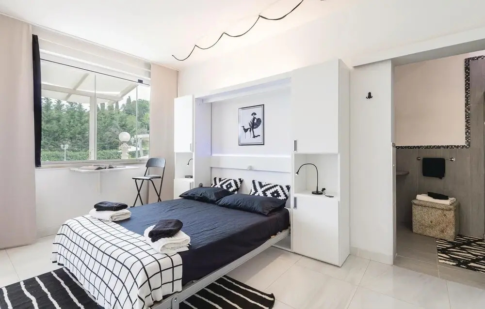 2 Bedroom Stunning Home In Roma