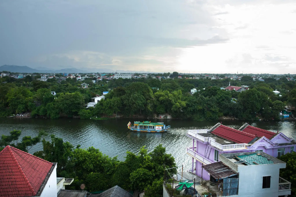 Charming Riverside Hotel