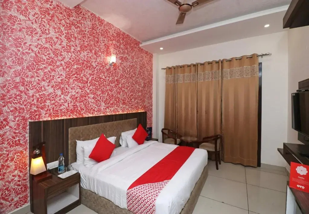 Omang Hotel by OYO Rooms