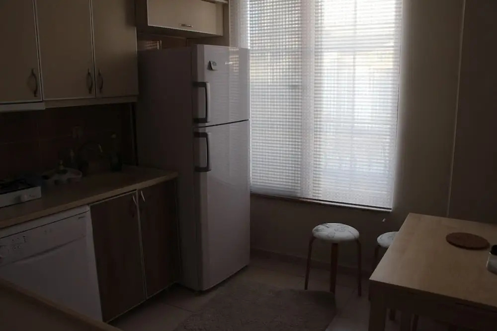Kinzi House