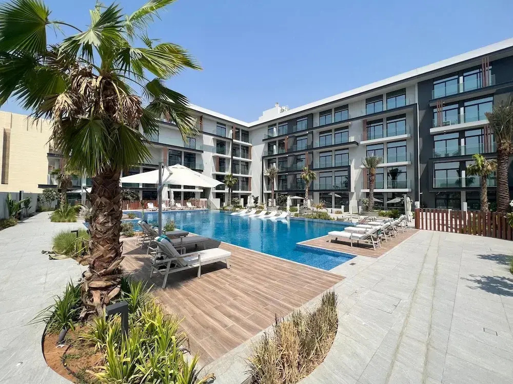 Waves - Comfortable JVC Apt with Balcony