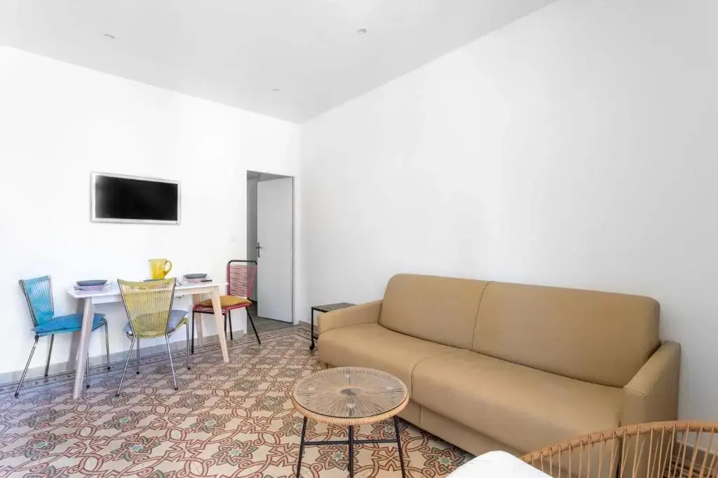 Luxurious 1 bedroom, AC, terrace, close beaches - Dodo et Tartine