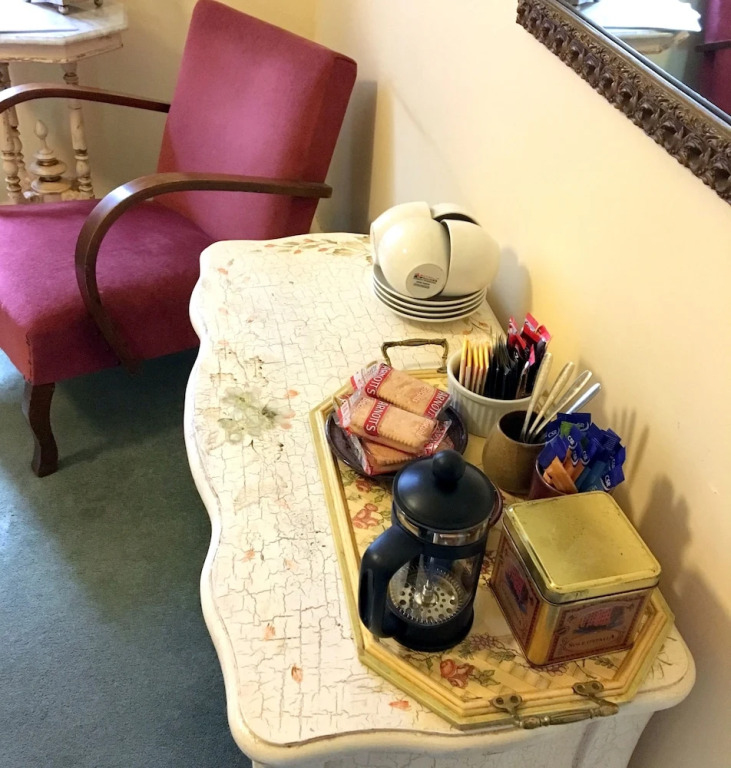 The Chalet Guesthouse And Studio