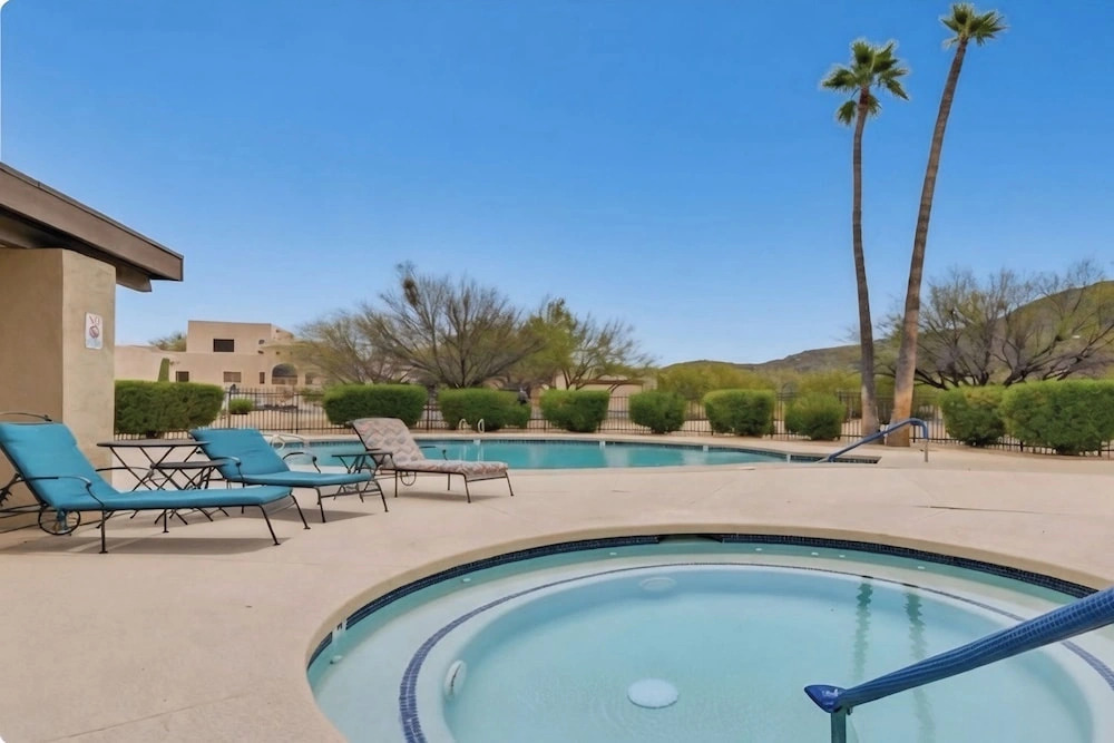 Peaceful Cave Creek Retreat: Walk to Town & Trails