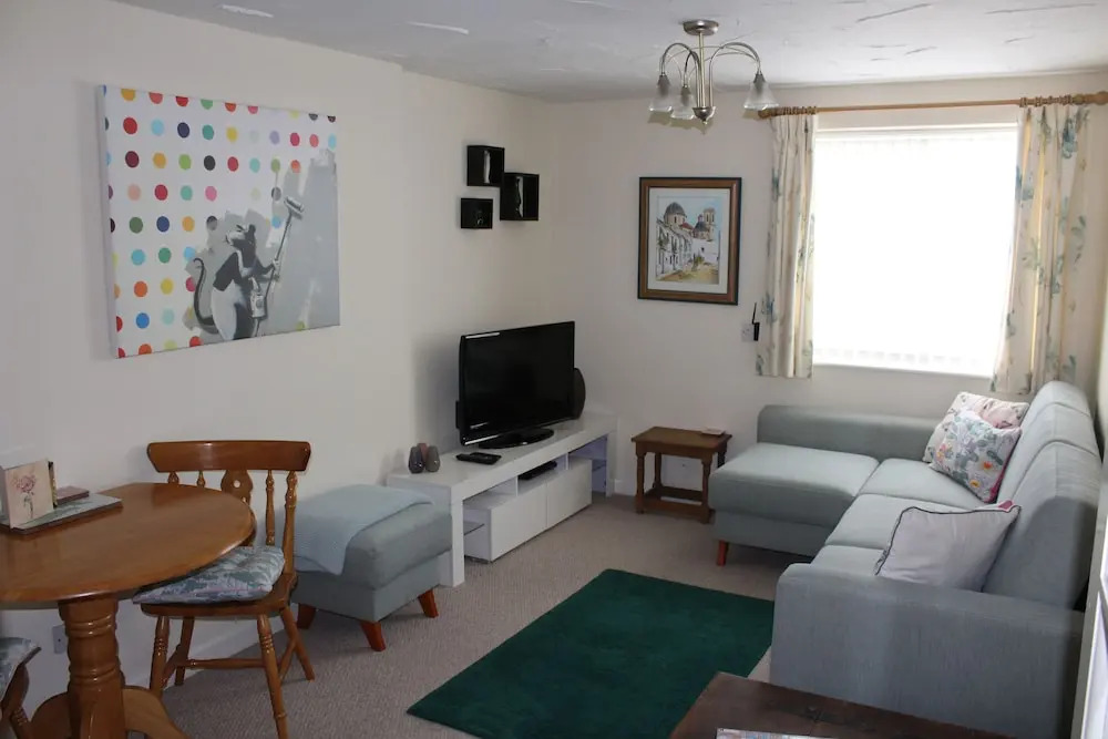 Lakes Apartments