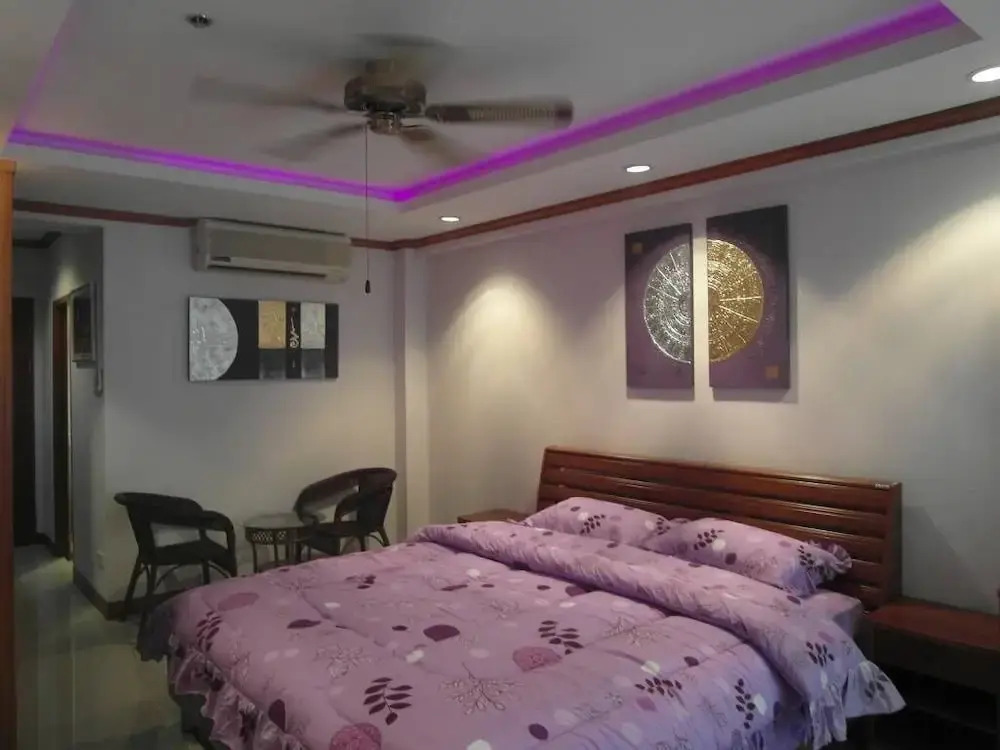 Jomtien Beach Condominium S1 by Olga