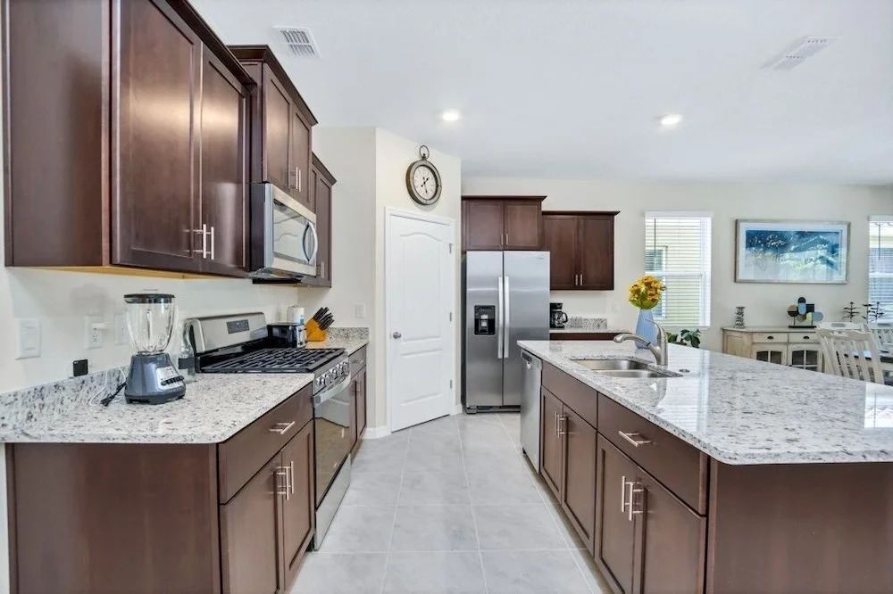 6 Bed 4 Bath Solterra Beautiful Home! 6 Bedroom Villa by RedAwning