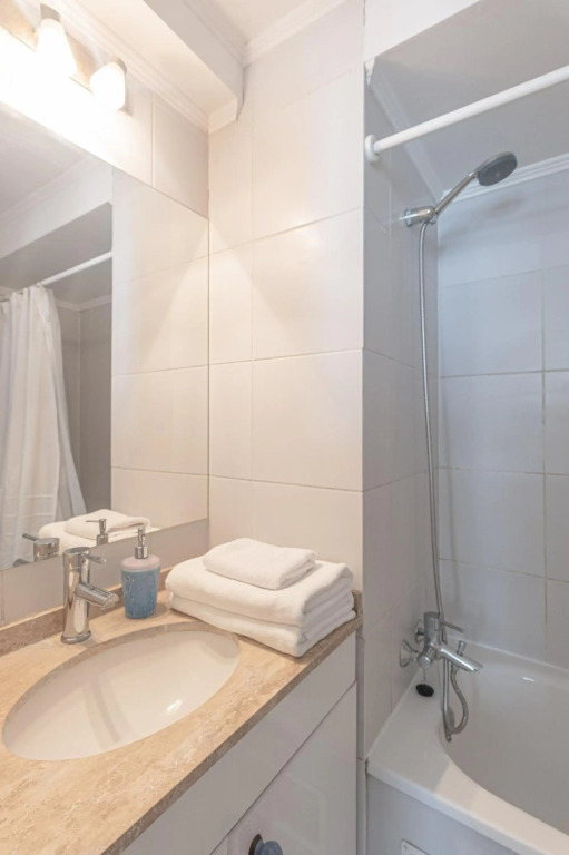 Bergen Dream 1BR W/ Wifi, Parking & Balcony