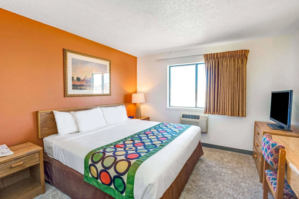 Super 8 West Aberdeen