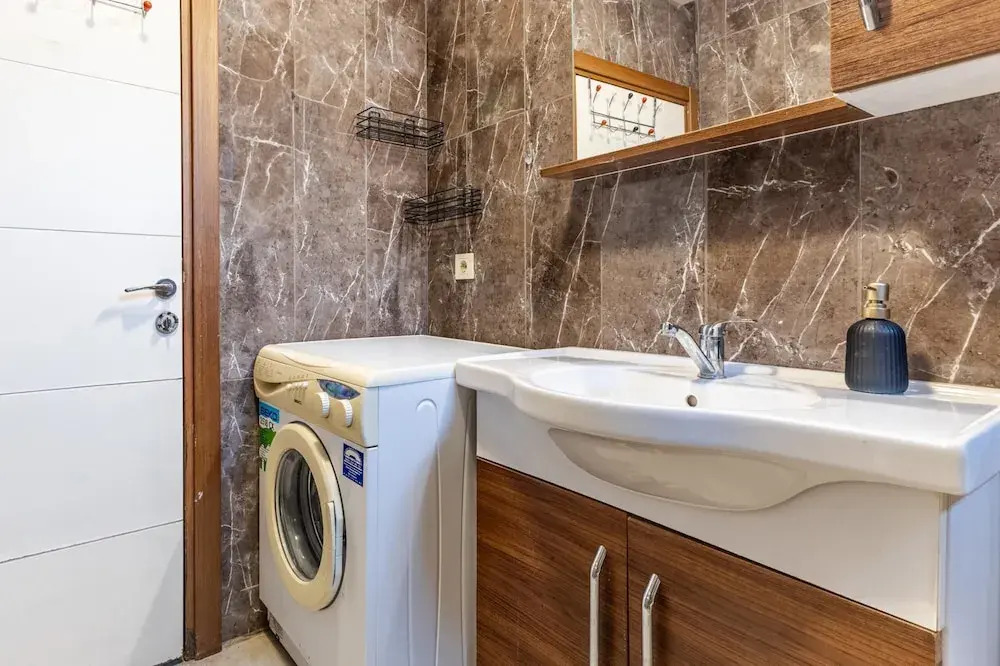 Flat With Backyard 6 min to Bostanci Show Center