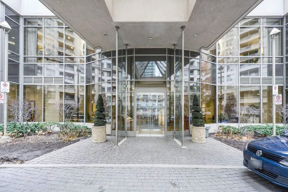 Canadian Madmac Furnished Apartment - Square One Ovation