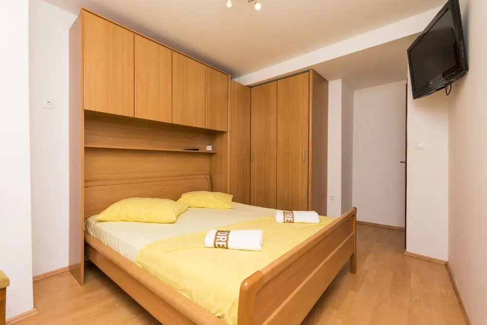 Apartments Mira