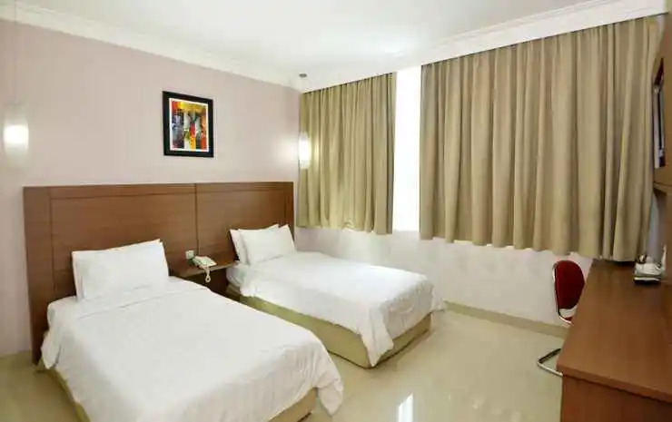 RedDoorz Premium at Hotel Ratu Residence