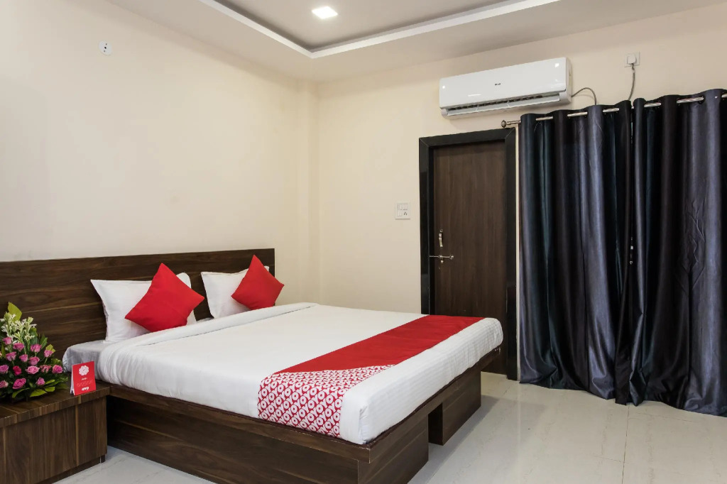 OYO 15823 Hotel Richmond Inn