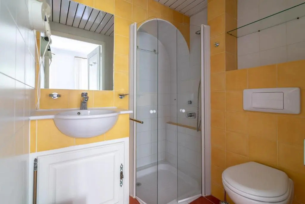 La Guitare 23 - Large Modern Studio with Balcony in Center of Cannes, Just Behind Grand Hotel