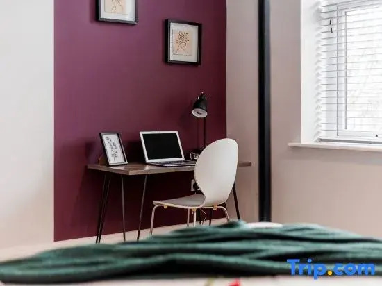 Romantic King Apt w/ Sea View, Free Gym & Parking