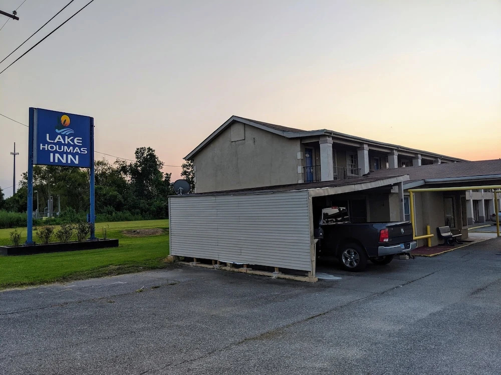 Lake Houmas Inn