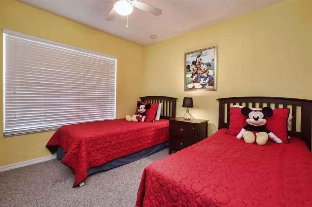 Great location 4Bed 3bth Townhouse with kids themed room