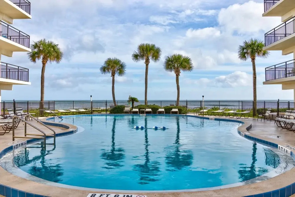 Sunny Ormond Beach SOB Condo, Pool, No Drive Beach