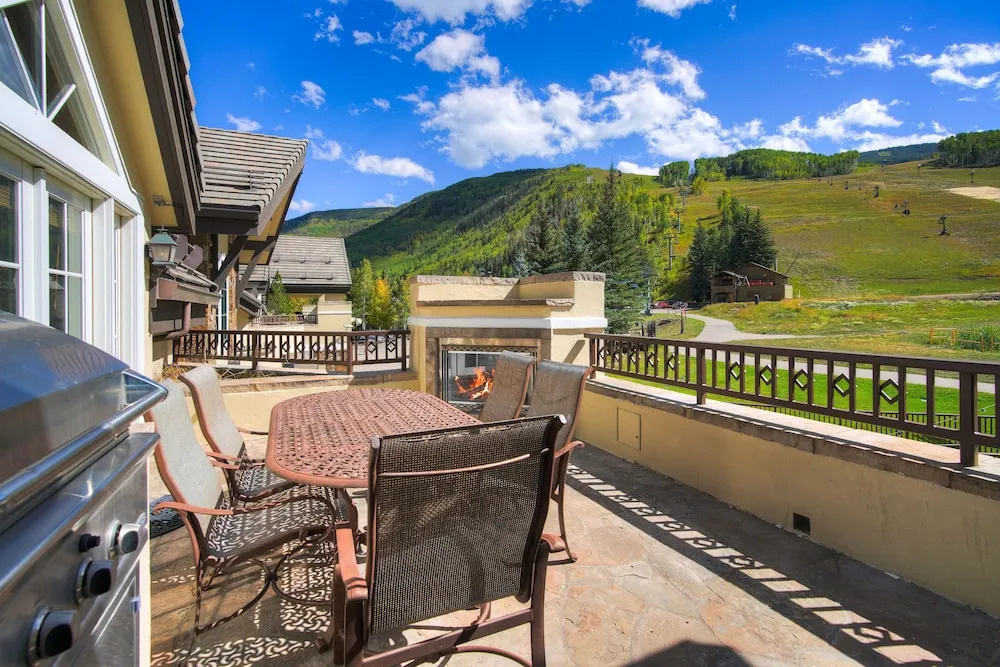 Golden Peak Luxury 4 BR Penthouse - Ski-in/out by RedAwning