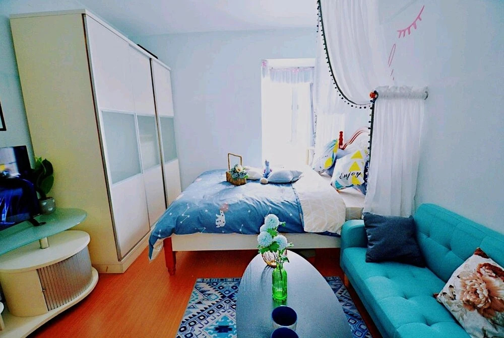 Avatar Clouds Large Queen Bed & High Rise View