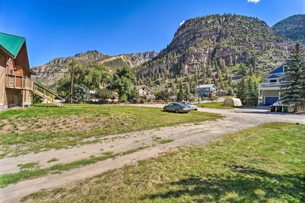 Updated Mtn Home w/ Deck on Uncompahgre River